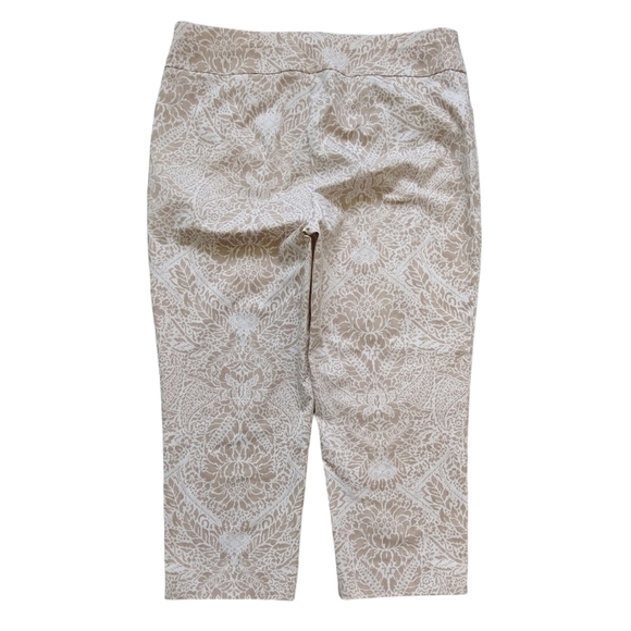 Chico's Perfect Stretch White Tan Color Puzzle Josie Slim Capri Pants Pull-On - Picture 3 of 10